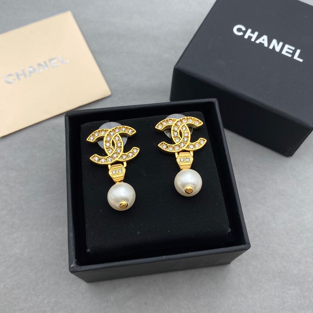 Boucles d'oreilles perles lettres zircon