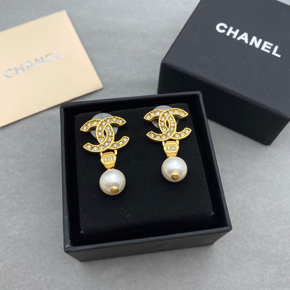 Boucles d'oreilles perles lettres zircon