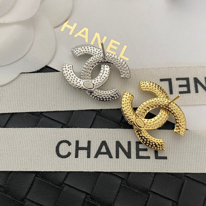 Boucles d'oreilles clous logo en cristal fantaisie