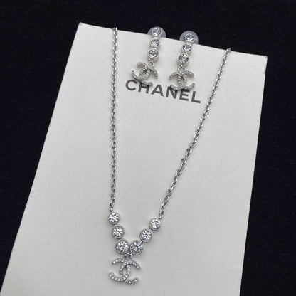 Juego de collar y pendientes de cristal de diamante