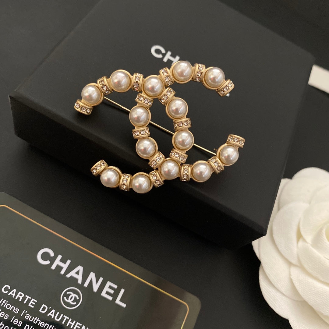Broche classique de mode en perles