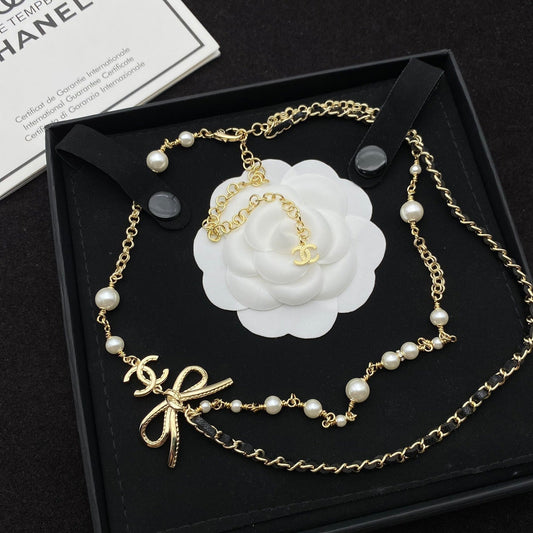 Collar de perlas de doble capa con lazo
