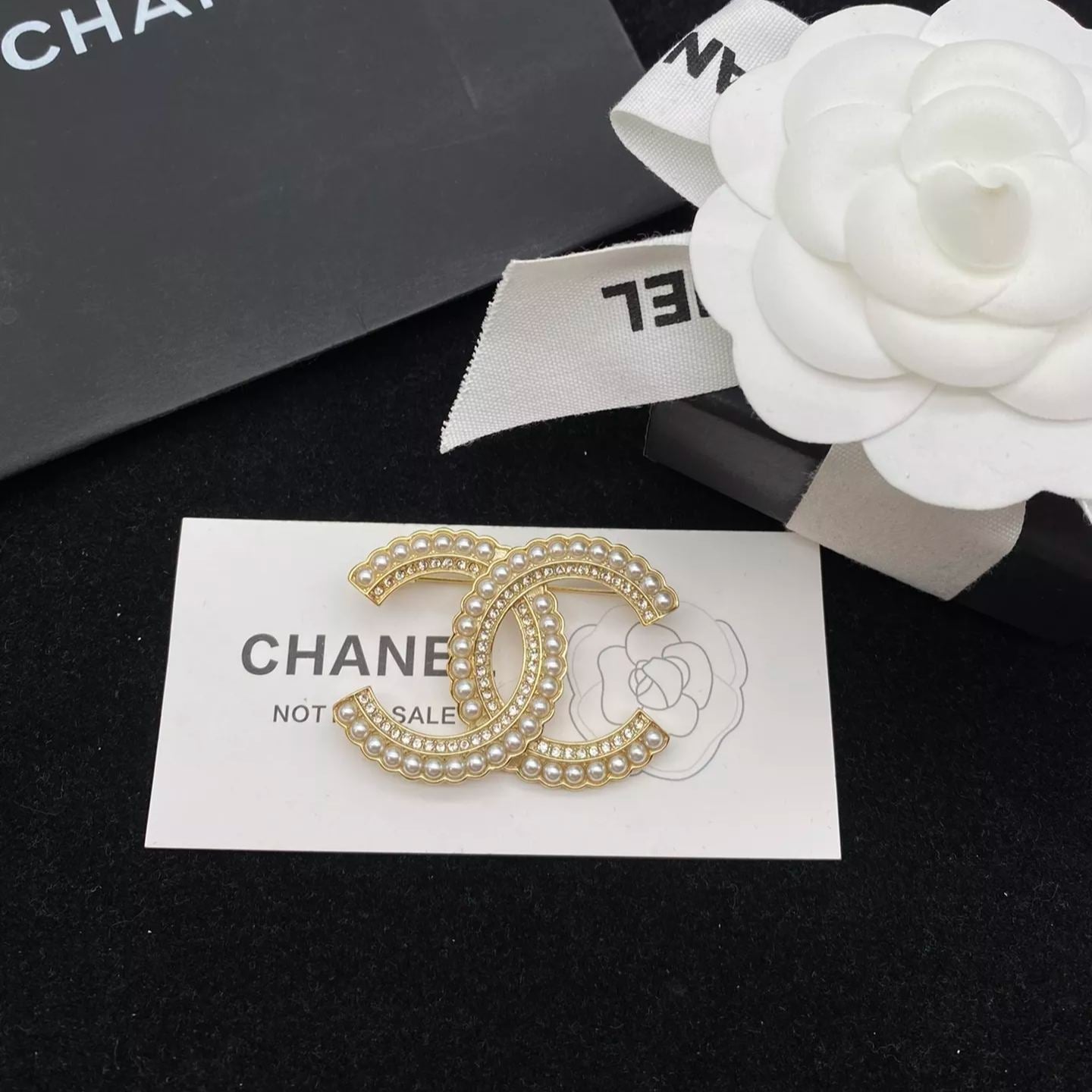 Broche de Diamantes con Empalme de Perlas y Temperamento