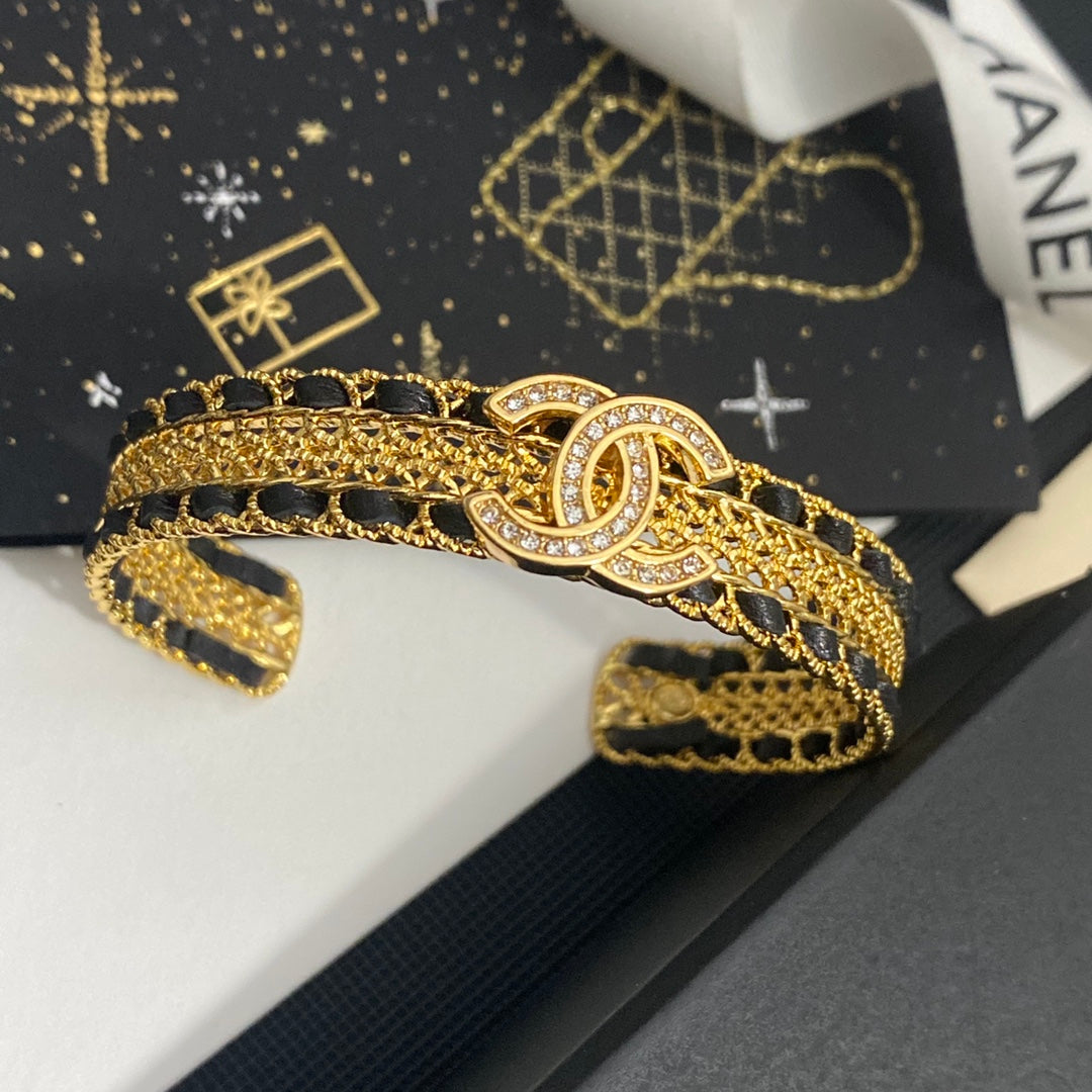 Bracelet en cuir avec lettres zircon