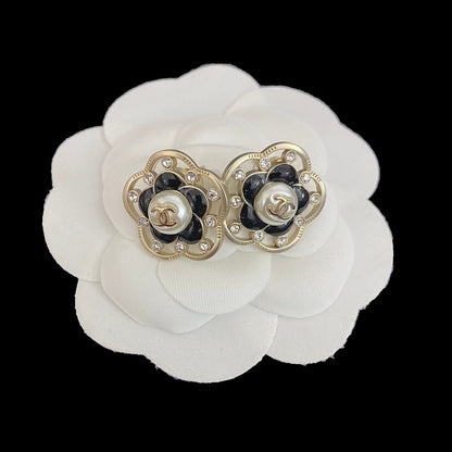 Boucles d'oreilles clous élégantes à fleurs en résine