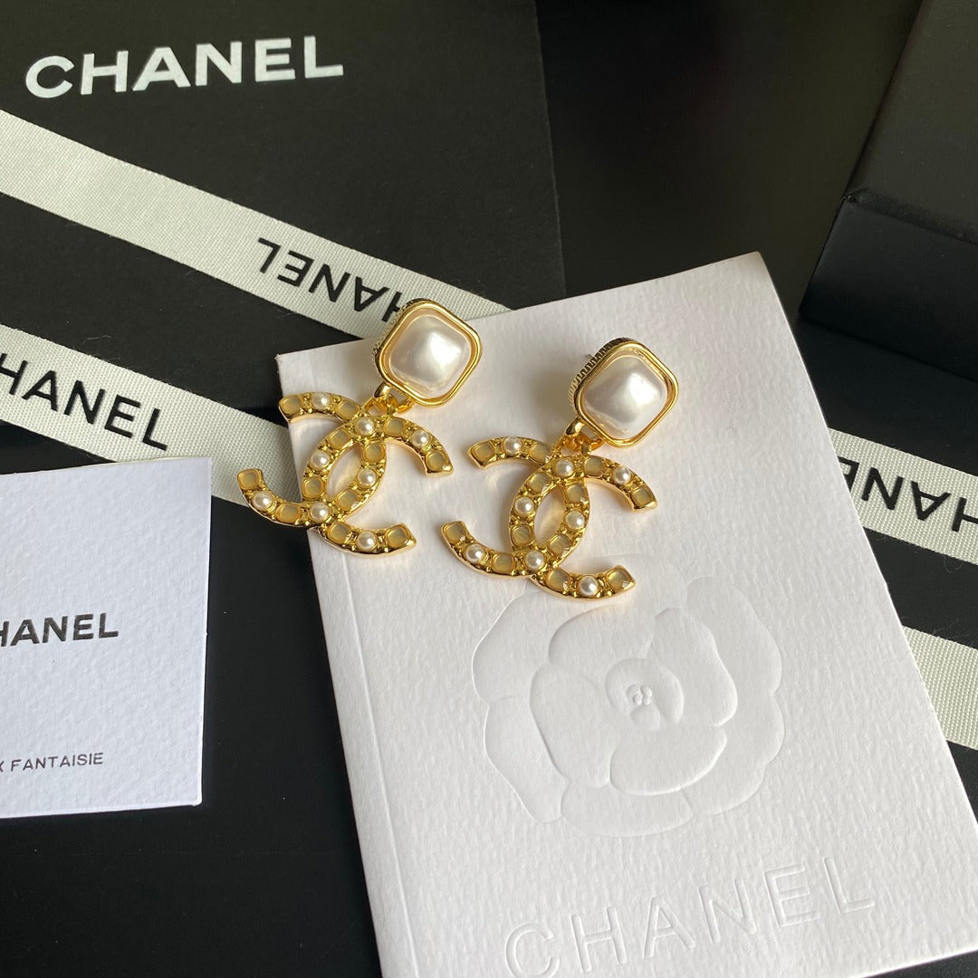 Pendientes colgantes elegantes y chic