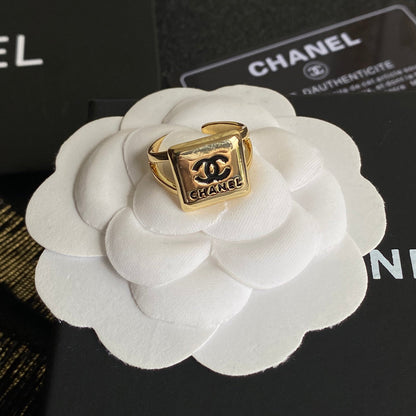 Bague ouverte carrée Tempérament