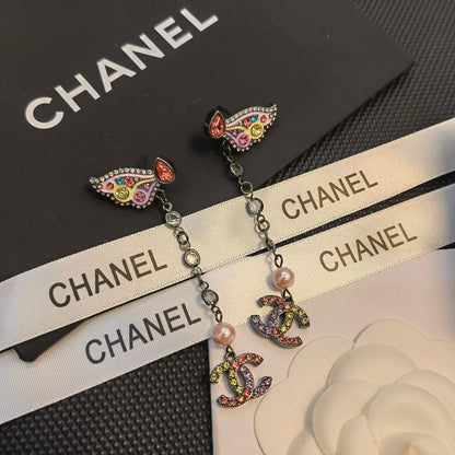 Pendientes de mariposa de cristal coloridos