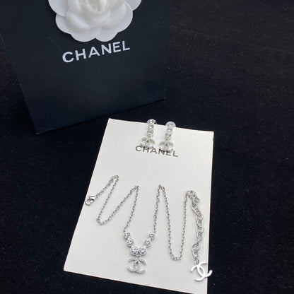 Juego de collar y pendientes de cristal de diamante