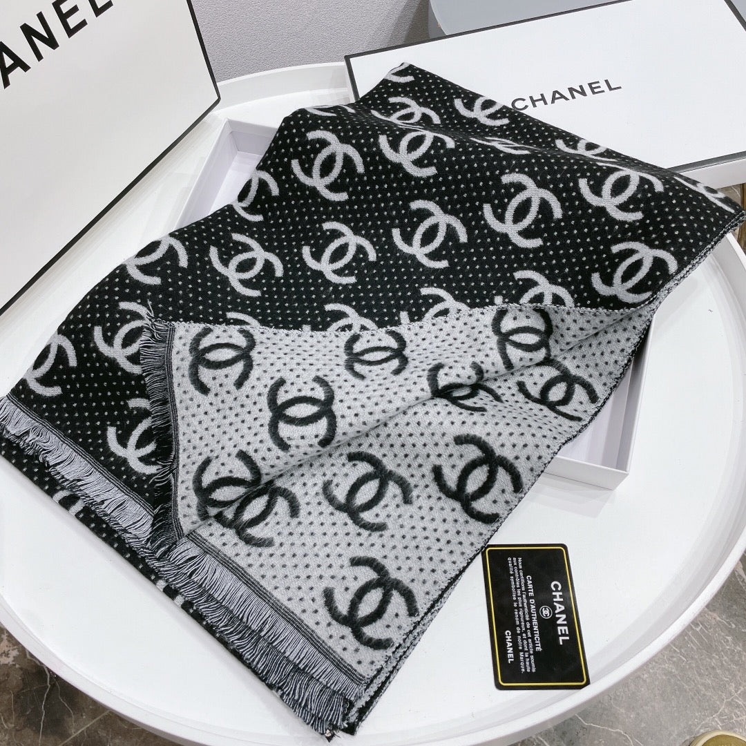 Bufanda pequeña jacquard con logo de temperamento y borde roto