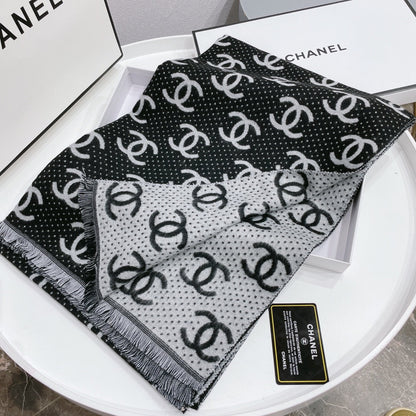 Bufanda pequeña jacquard con logo de temperamento y borde roto
