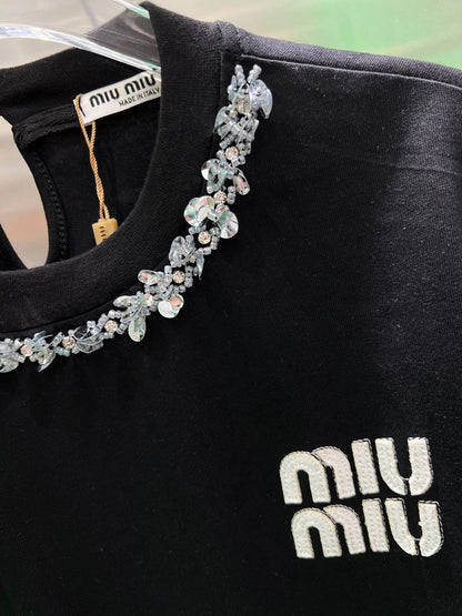 Nouveau T-shirt brodé à col rond et sequins