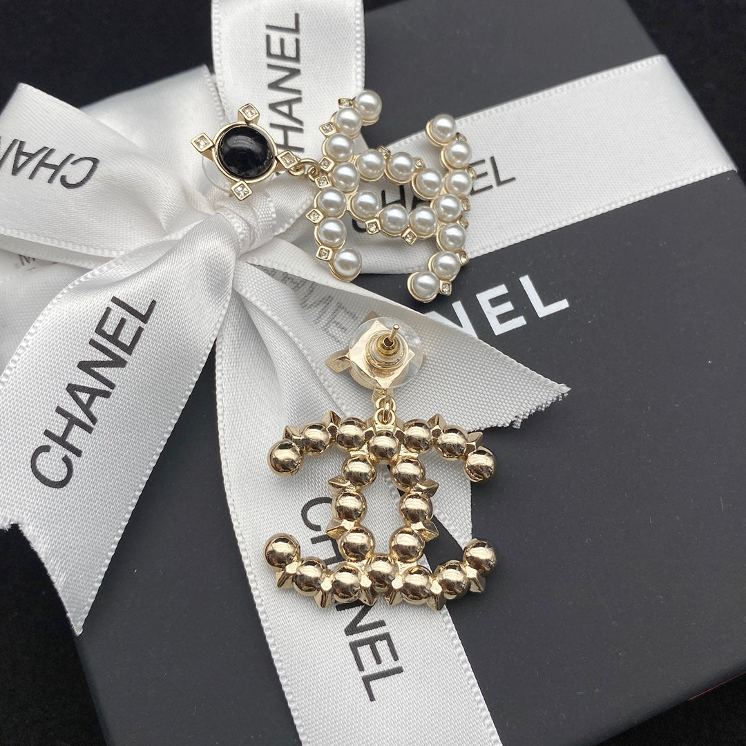 Pendientes de vinilo con diamantes y perlas