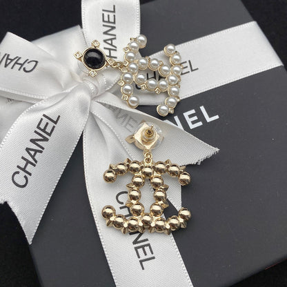 Pendientes de vinilo con diamantes y perlas