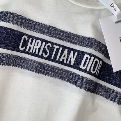 T-shirt brodé en fil teint par nouage