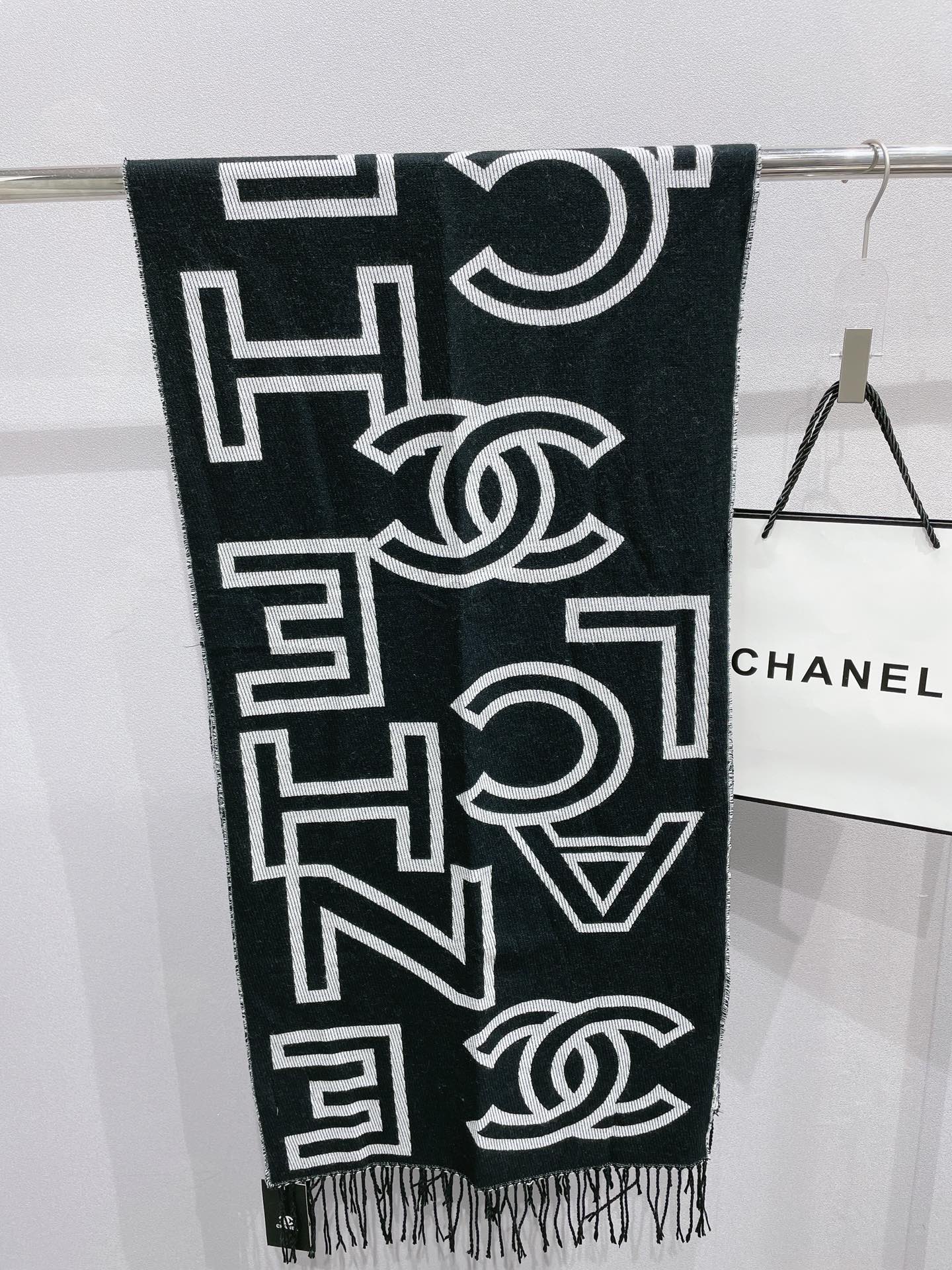 Écharpe/Châle en sergé jacquard à logo Temperament