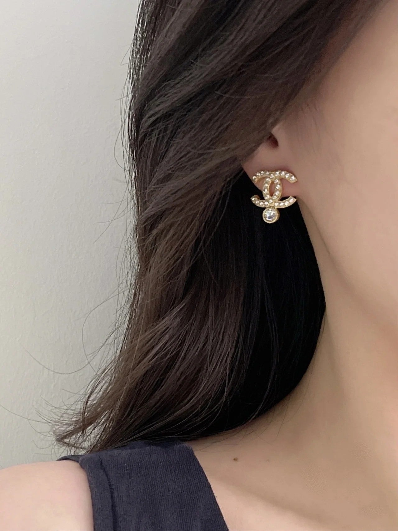 Boucles d'oreilles clous en diamant avec lettre, style tempérament