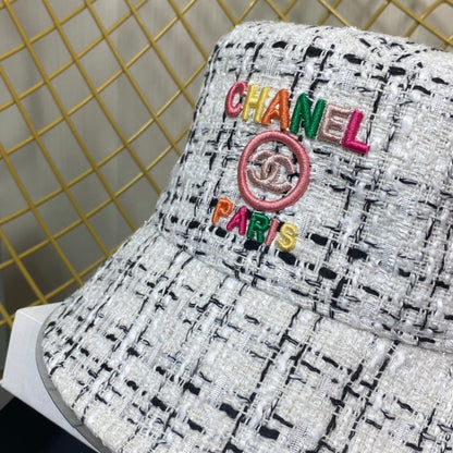 Bob brodé coloré et tendance