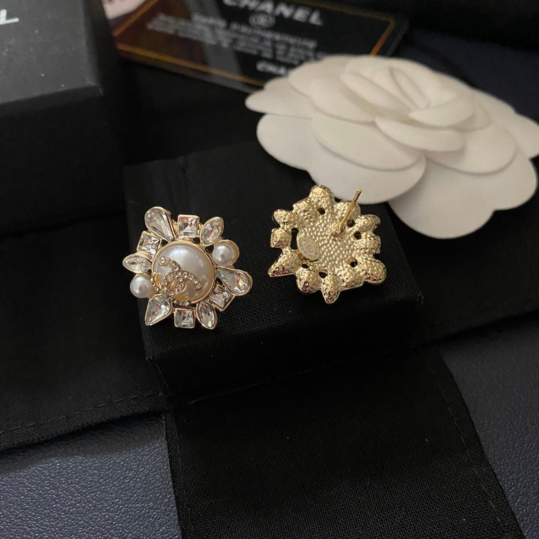 Boucles d'oreilles vintage élégantes perles et strass