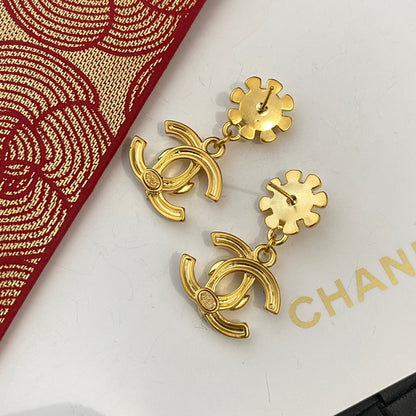 Pendientes Florales Dorados de Moda