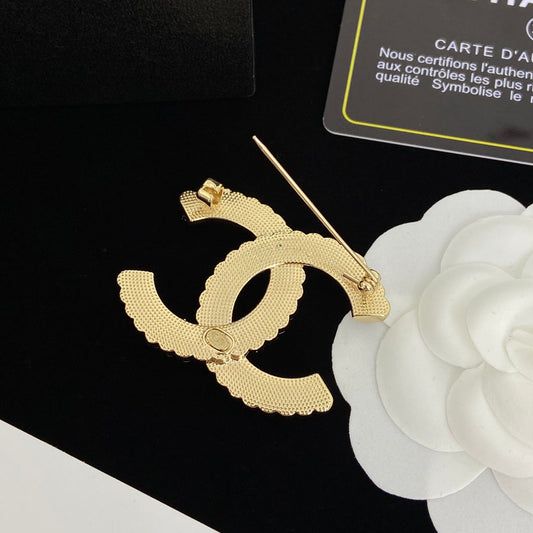 Broche de diamantes y perlas con temple