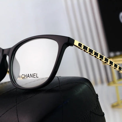 Lunettes à monture à lettre classiques