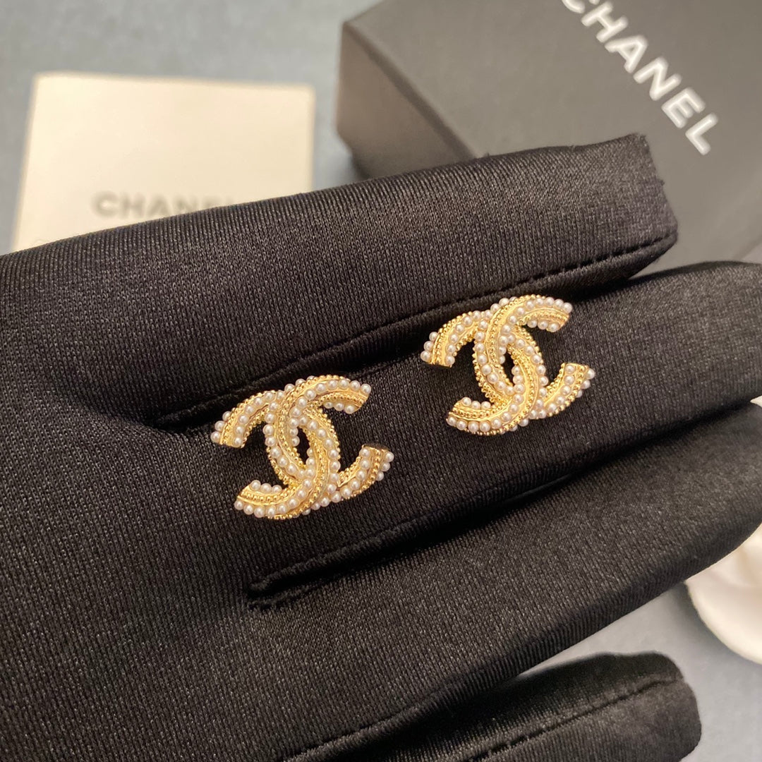 Boucles d'oreilles clous lettre perle tempérament