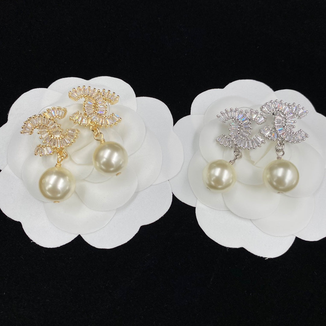 Boucles d'oreilles pendantes en perles de zircon étincelantes