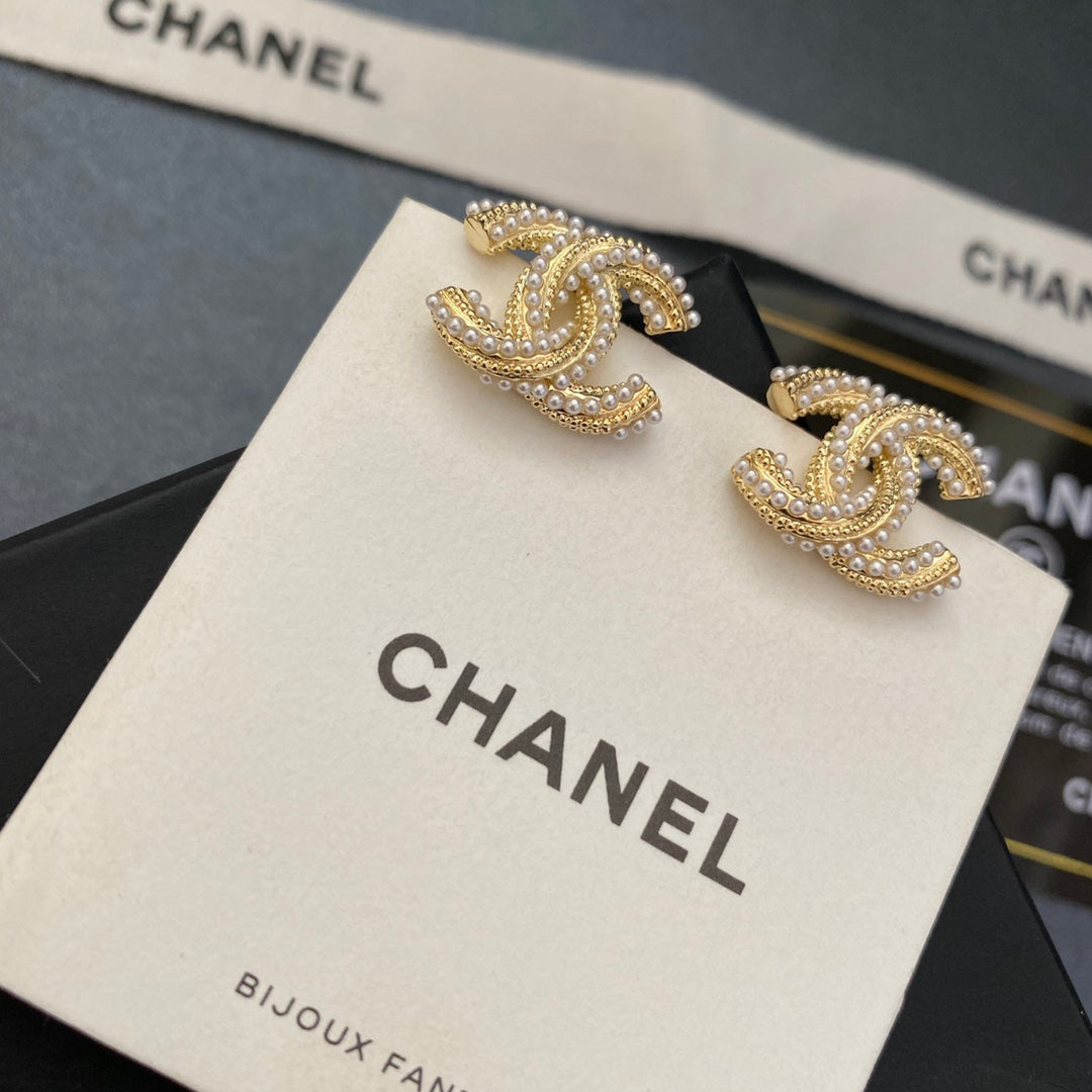 Boucles d'oreilles clous lettre perle tempérament