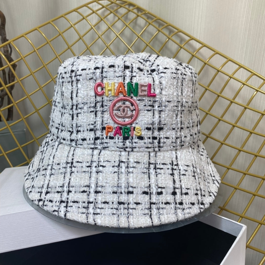 Bob brodé coloré et tendance