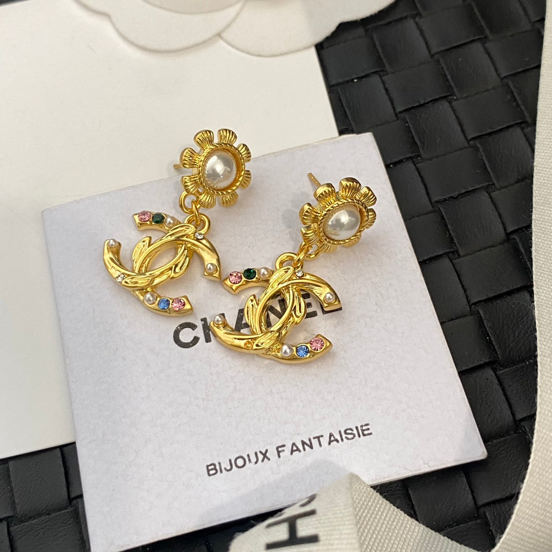 Pendientes Florales Dorados de Moda