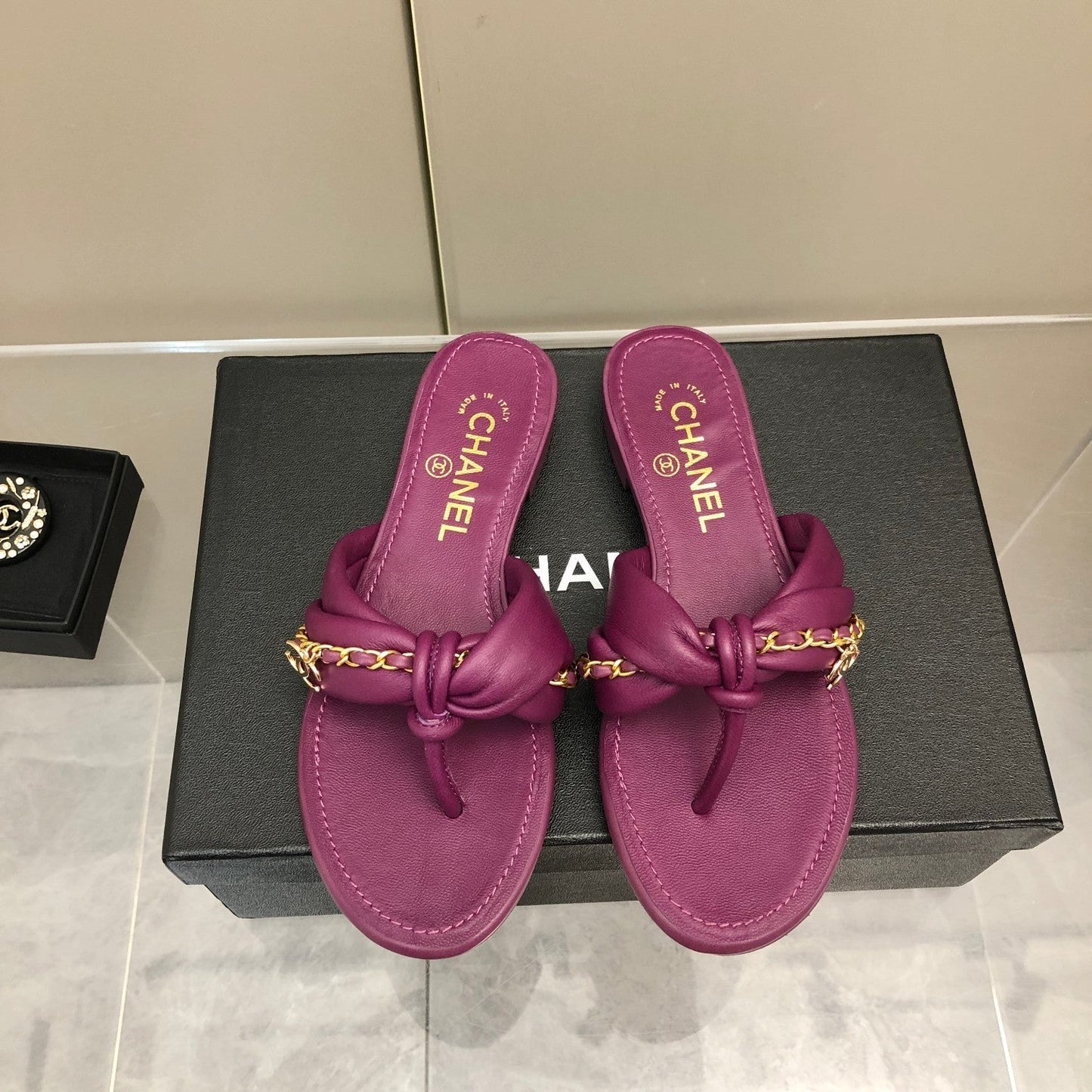 Sandalias con cadena tipo chancla