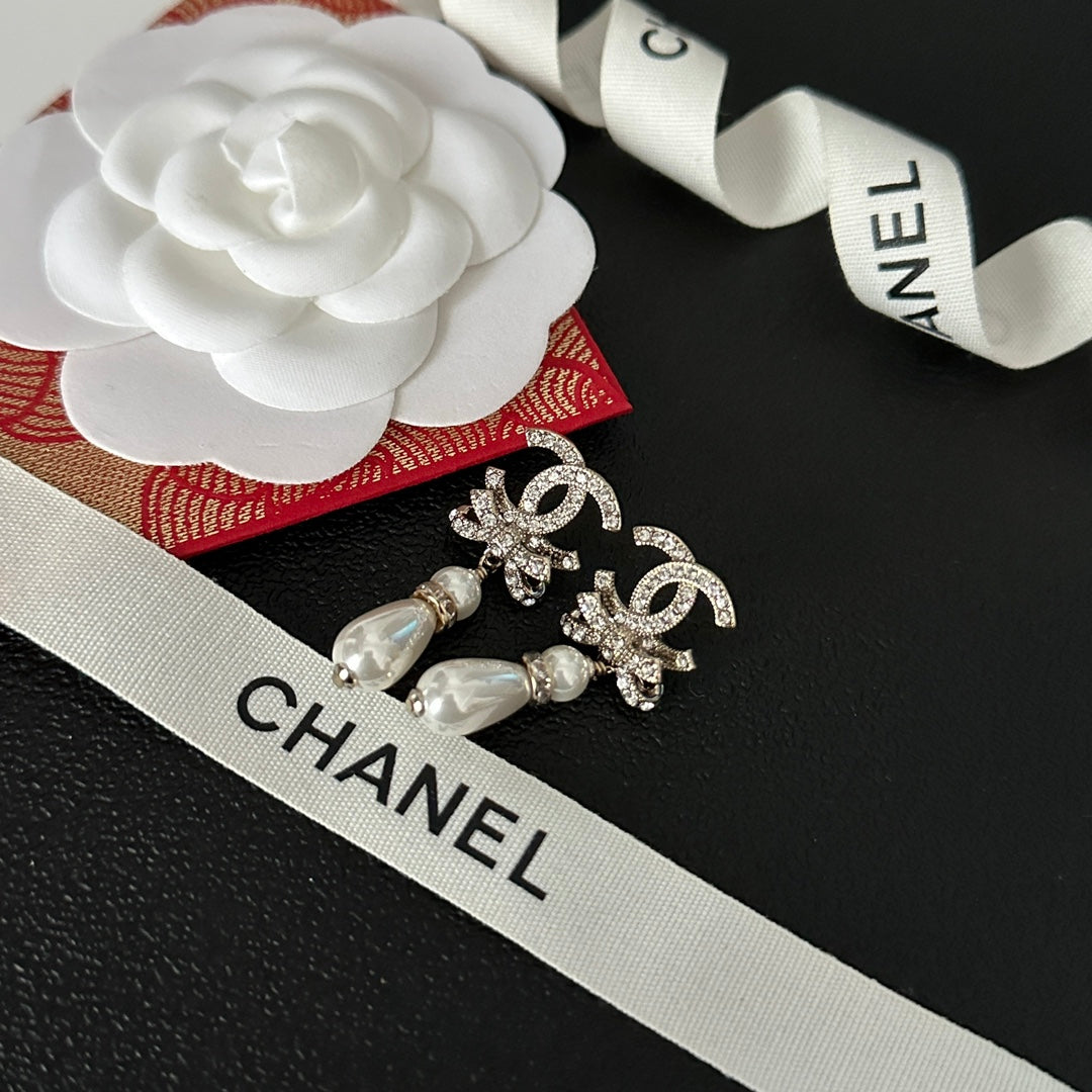 Pendientes de lazo de diamante y perlas