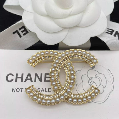 Broche de Diamantes con Empalme de Perlas y Temperamento