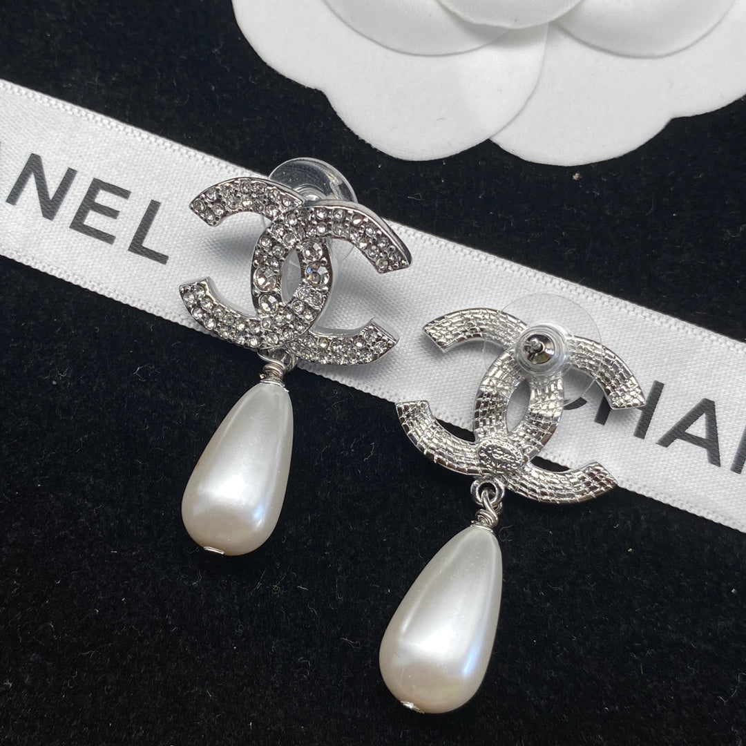 Boucles d'oreilles pendantes alphabet diamant et perles