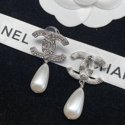 Boucles d'oreilles pendantes alphabet diamant et perles