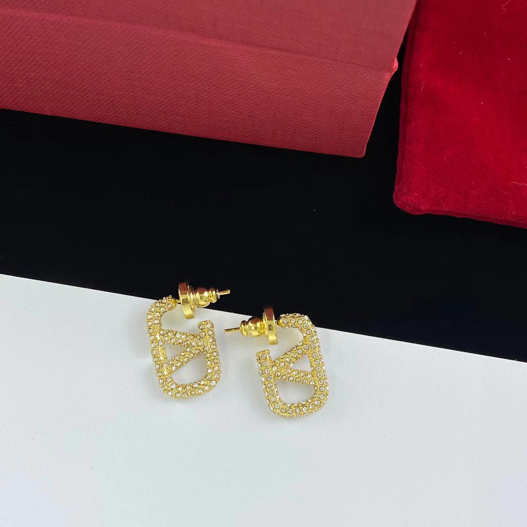 Pendientes con logotipo de metal con diamantes completos