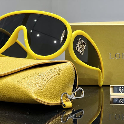 Gafas de sol estampadas de una pieza con montura grande
