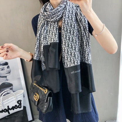 Foulard en soie double face à motif vintage