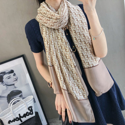 Foulard en soie double face à motif vintage