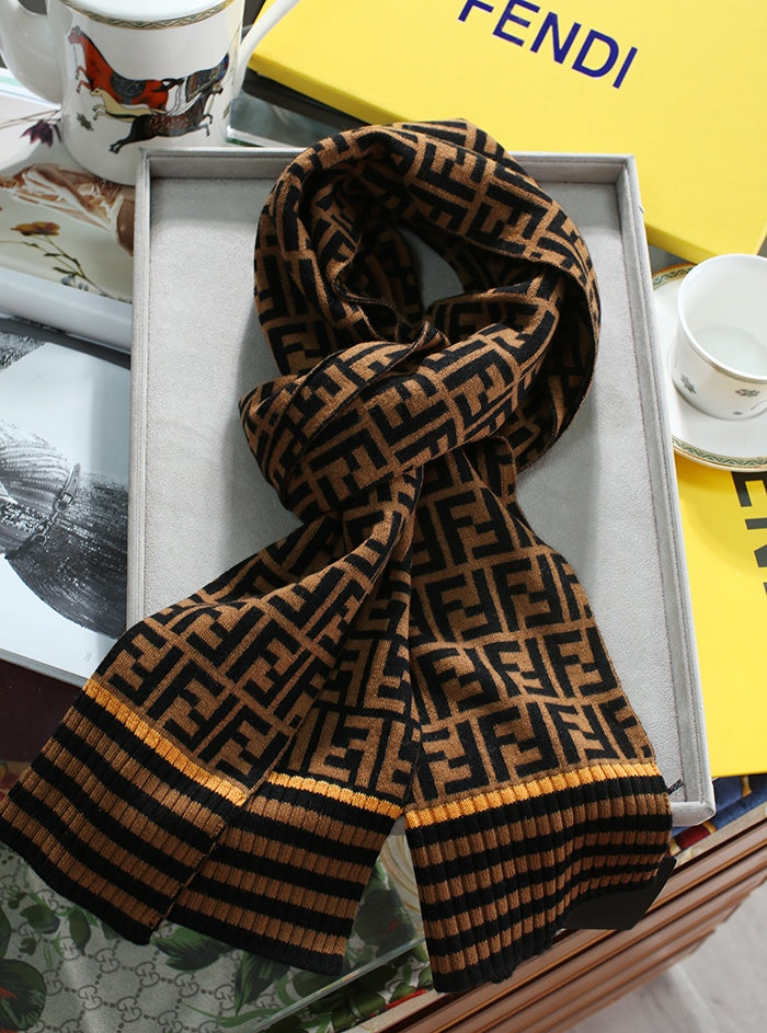 Écharpe en maille motif F
