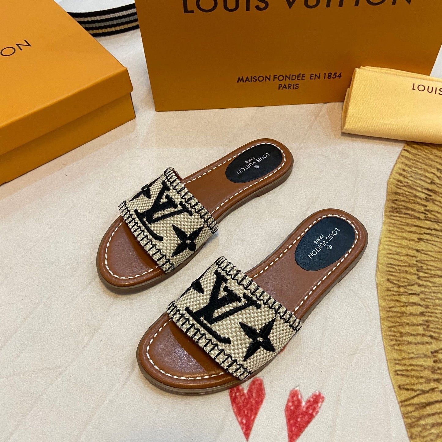 Pantuflas de Monograma de Paja de Verano