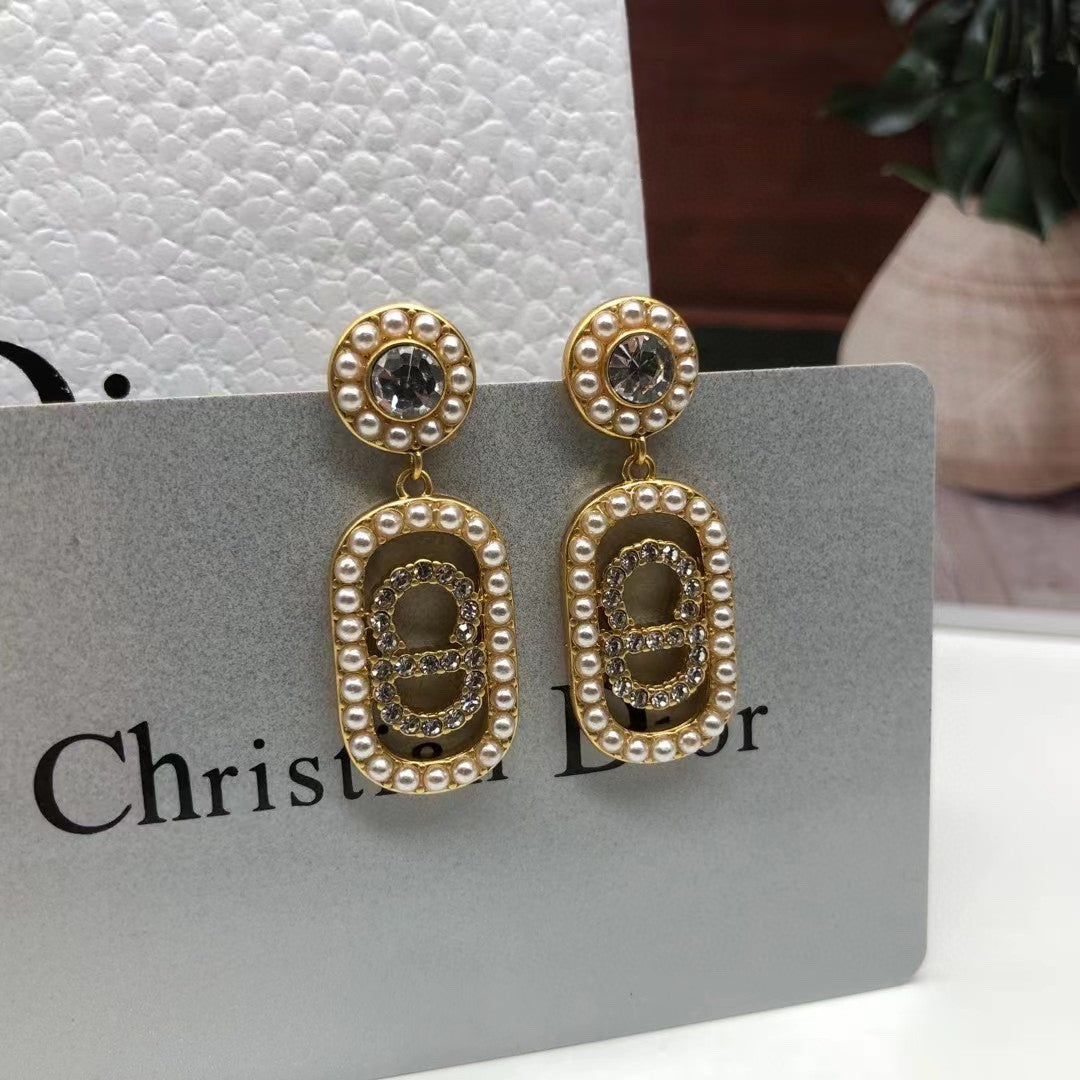 Pendientes colgantes cuadrados con perlas