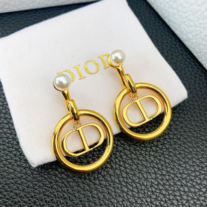 Pendientes de perlas de moda