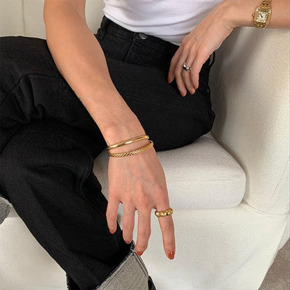 Brazalete Abierto con Diseño de Rombos Acolchados