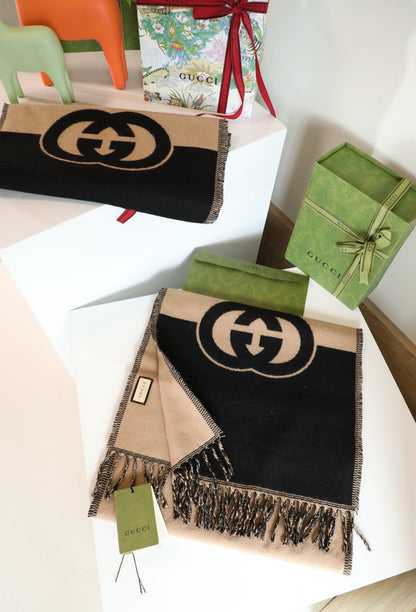 Écharpe en laine à motif GG entrelacés