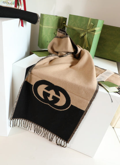 Écharpe en laine à motif GG entrelacés