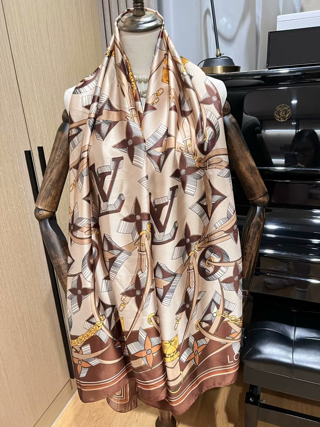 Foulard en soie gaufrée élégant pour femme