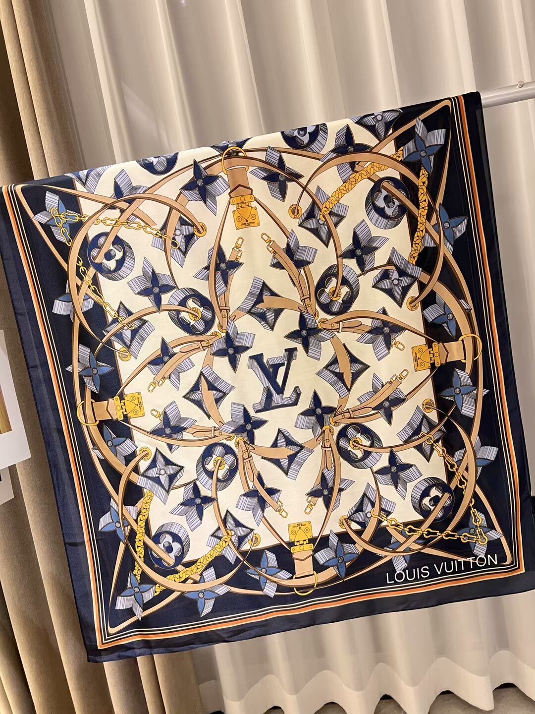 Foulard en soie gaufrée élégant pour femme