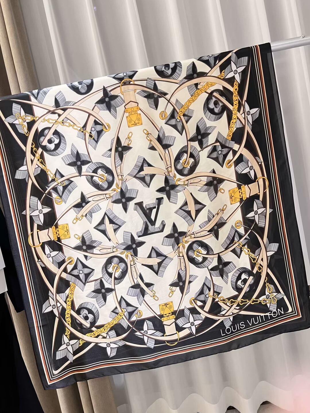 Foulard en soie gaufrée élégant pour femme